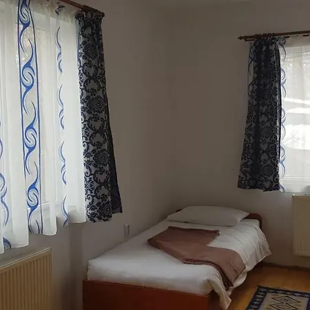 Δωμάτια σε οικογενειακή κατοικία Coroian House