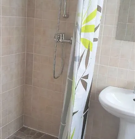 Δωμάτια σε οικογενειακή κατοικία Coroian House