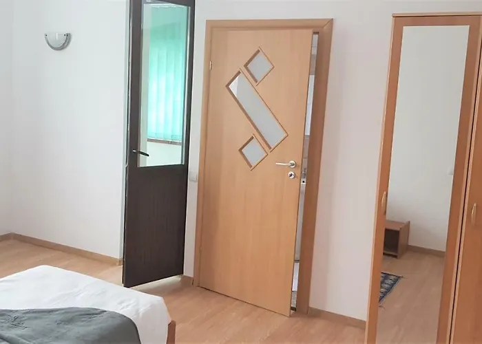 Проживання в сім'ї Coroian House