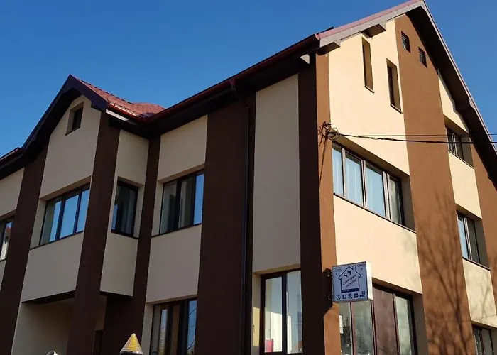 Проживання в сім'ї Coroian House